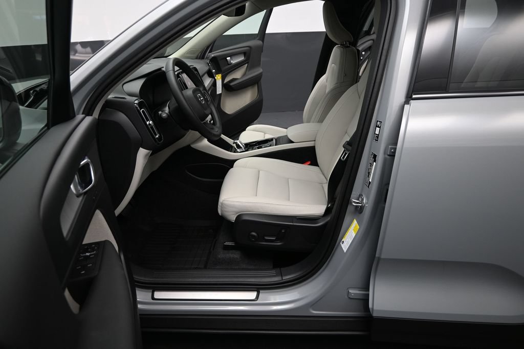 New 2026 Volvo XC40 B5 Plus w/ Protection Package Premier AWD/4WD image 10