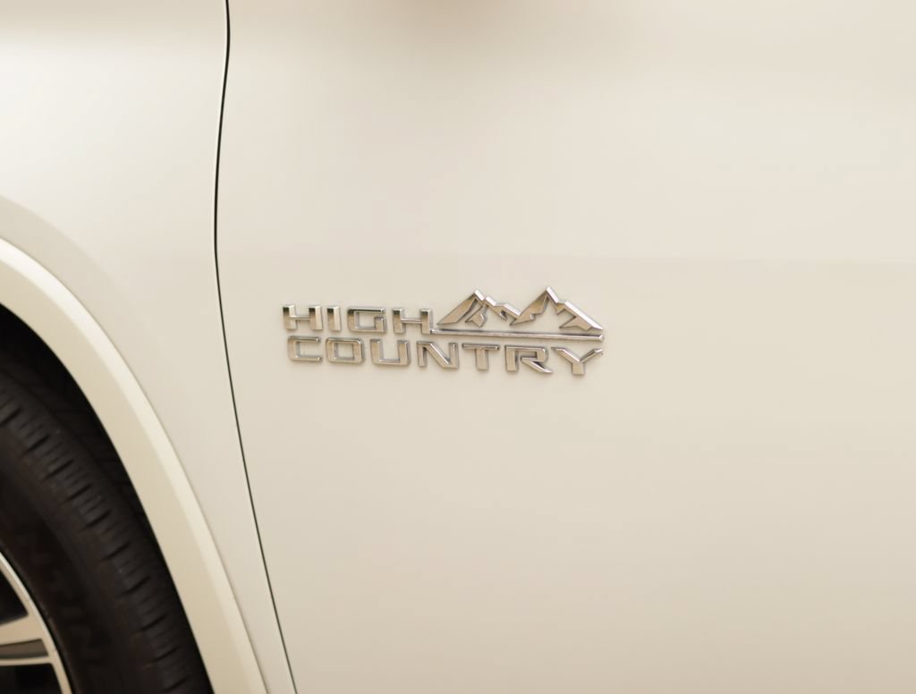 Used 2023 Chevrolet Traverse High Country w/ LPO, Floor Liner Package AWD/4WD image 41