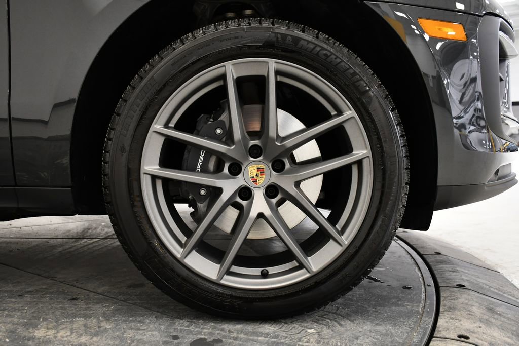 Certified 2025 Porsche Macan image 19