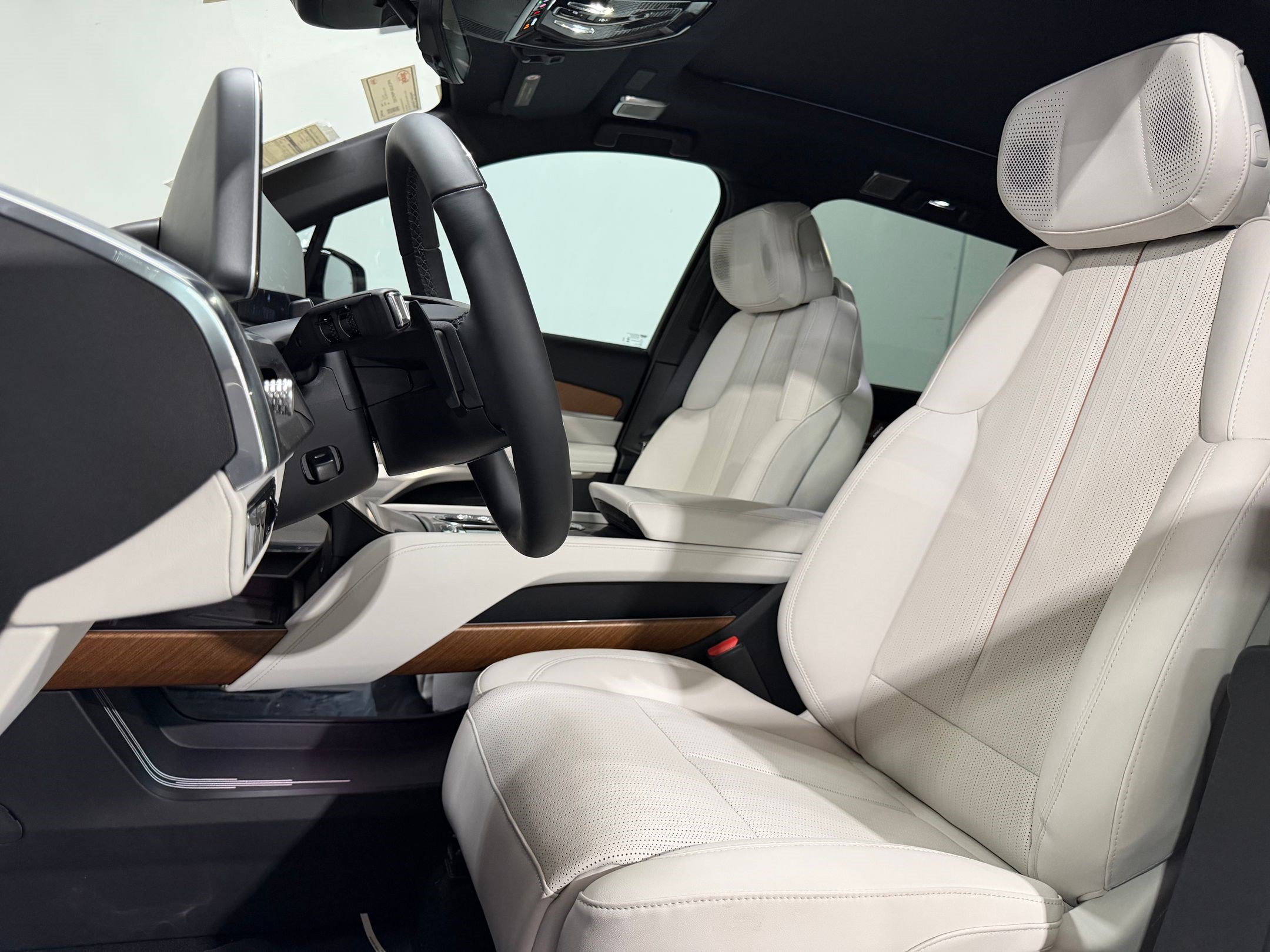 New 2026 Cadillac Vistiq Sport AWD/4WD image 4