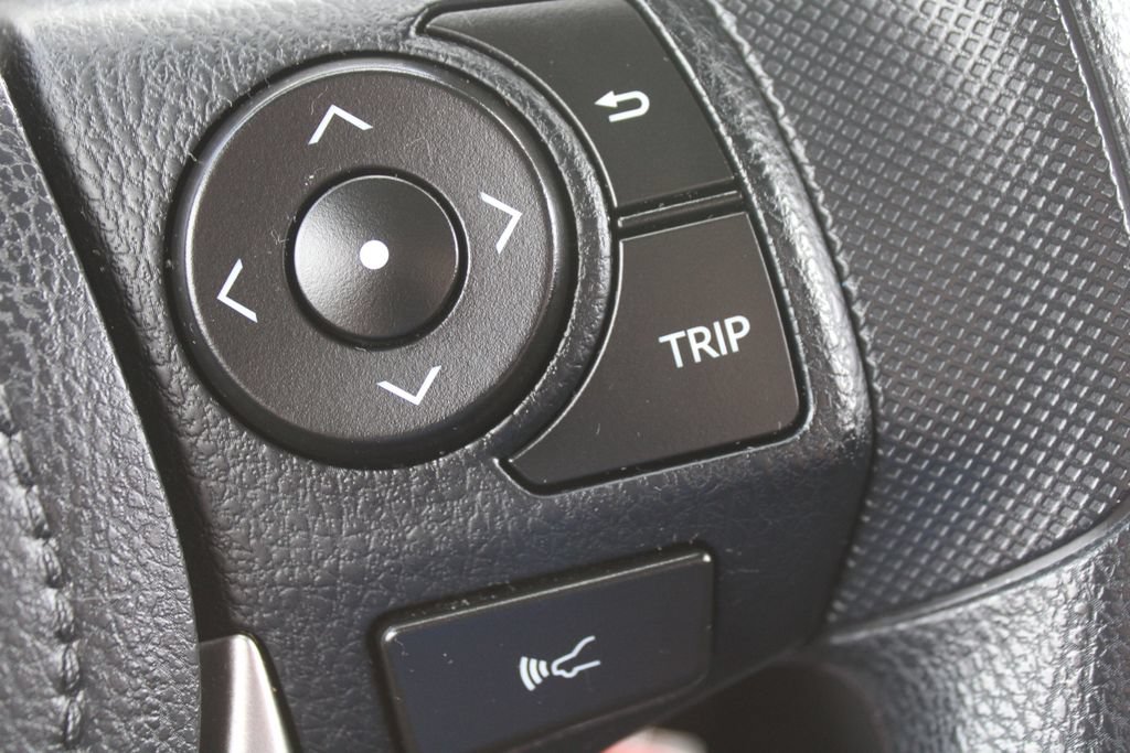 Used 2018 Toyota RAV4 LE FWD image 30