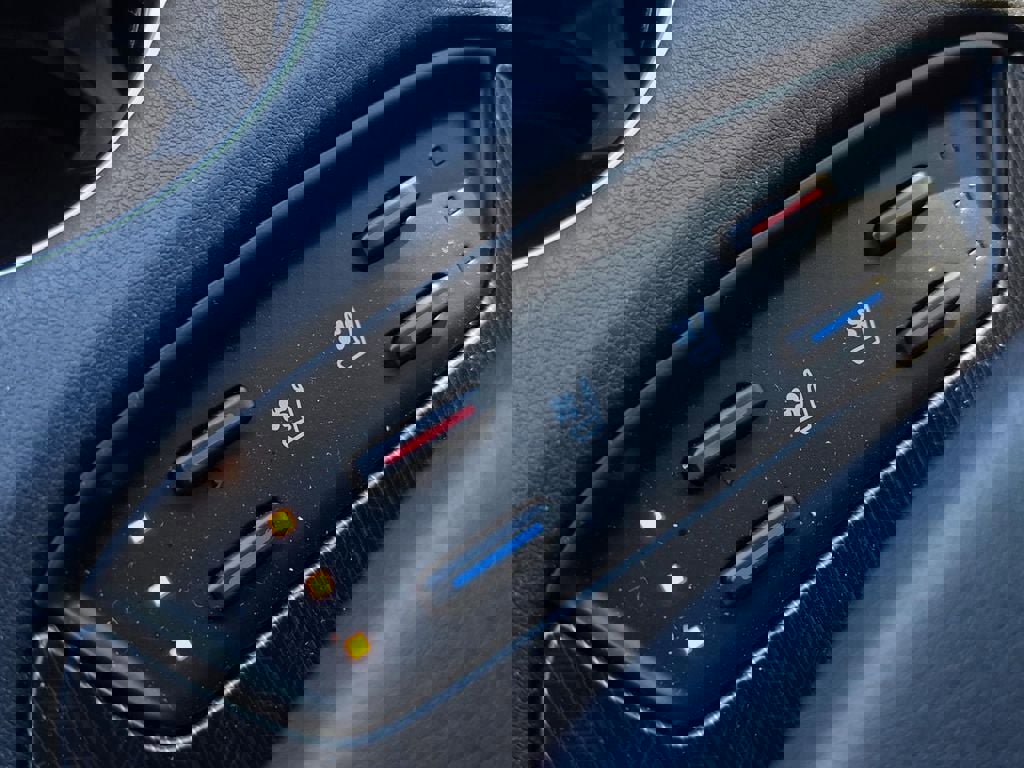 Used 2021 Toyota Venza Limited image 32