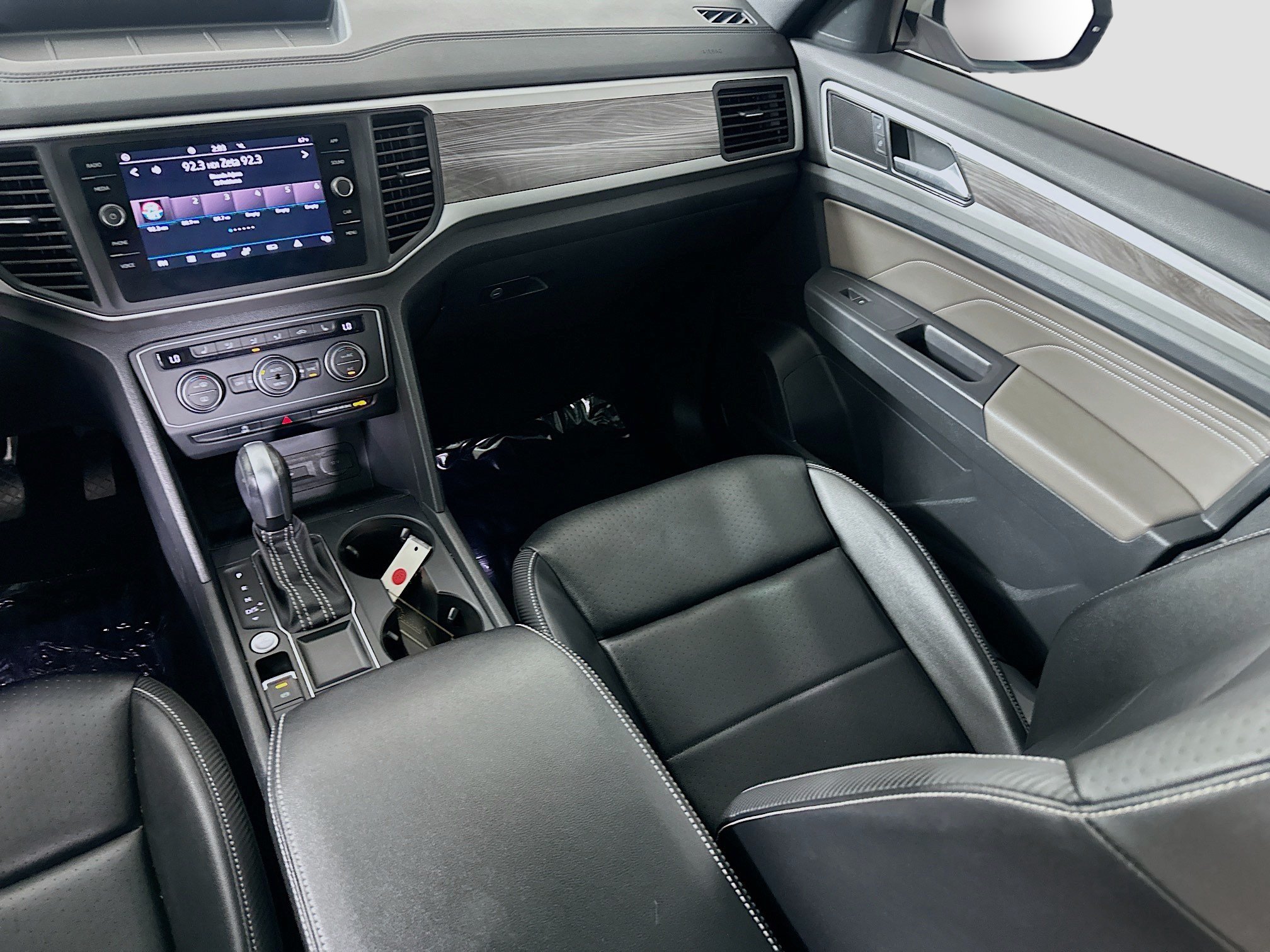 Used 2021 Volkswagen Atlas Cross Sport SE w/ Panoramic Sunroof Package FWD image 19