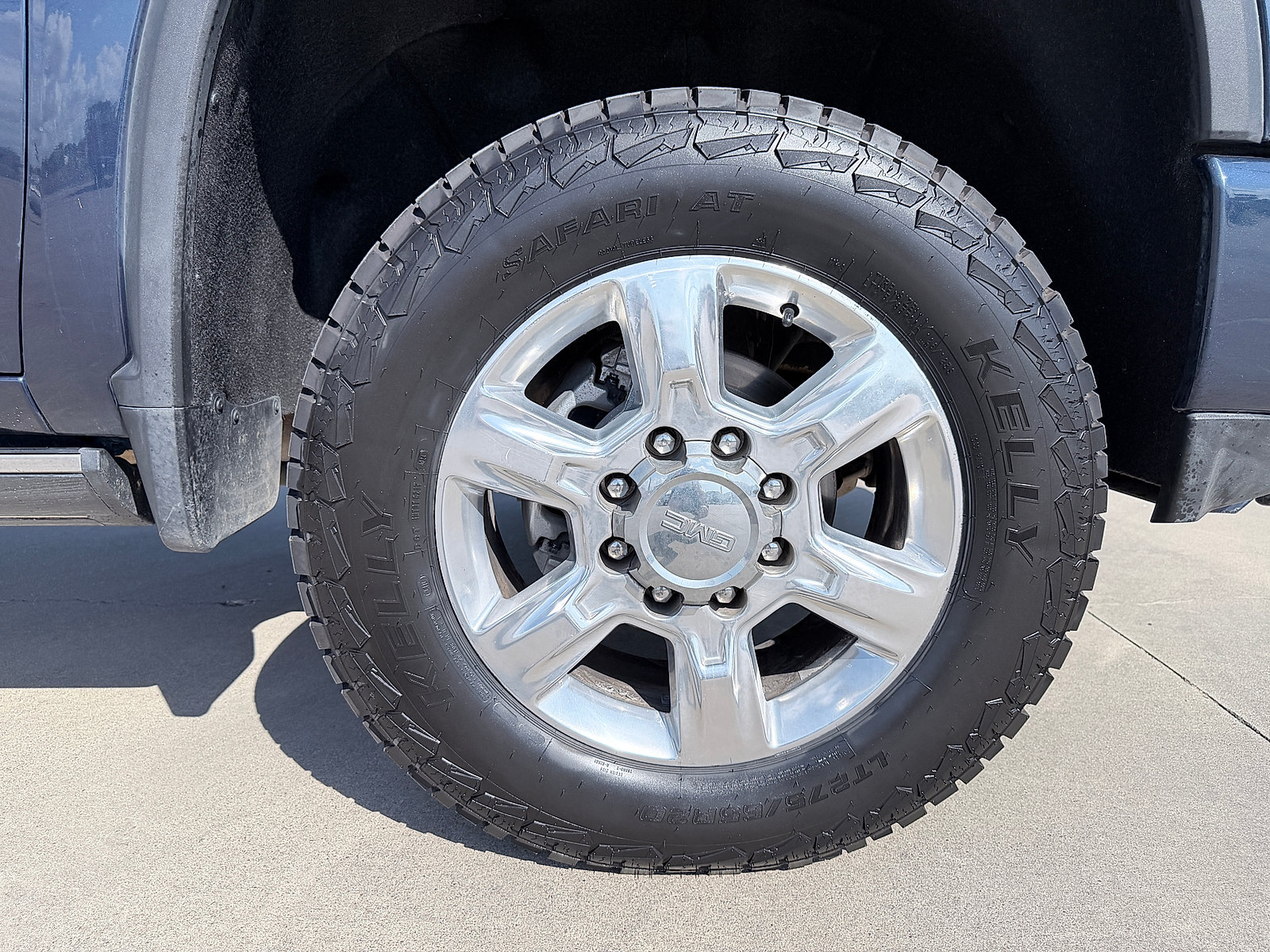 Used 2022 Chevrolet Silverado 2500 High Country w/ Technology Package AWD/4WD image 11