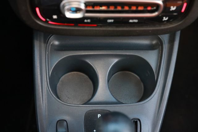 Used 2016 smart fortwo passion image 37