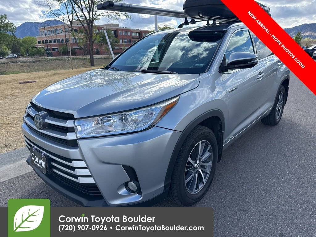 Used 2017 Toyota Highlander XLE AWD/4WD image 3