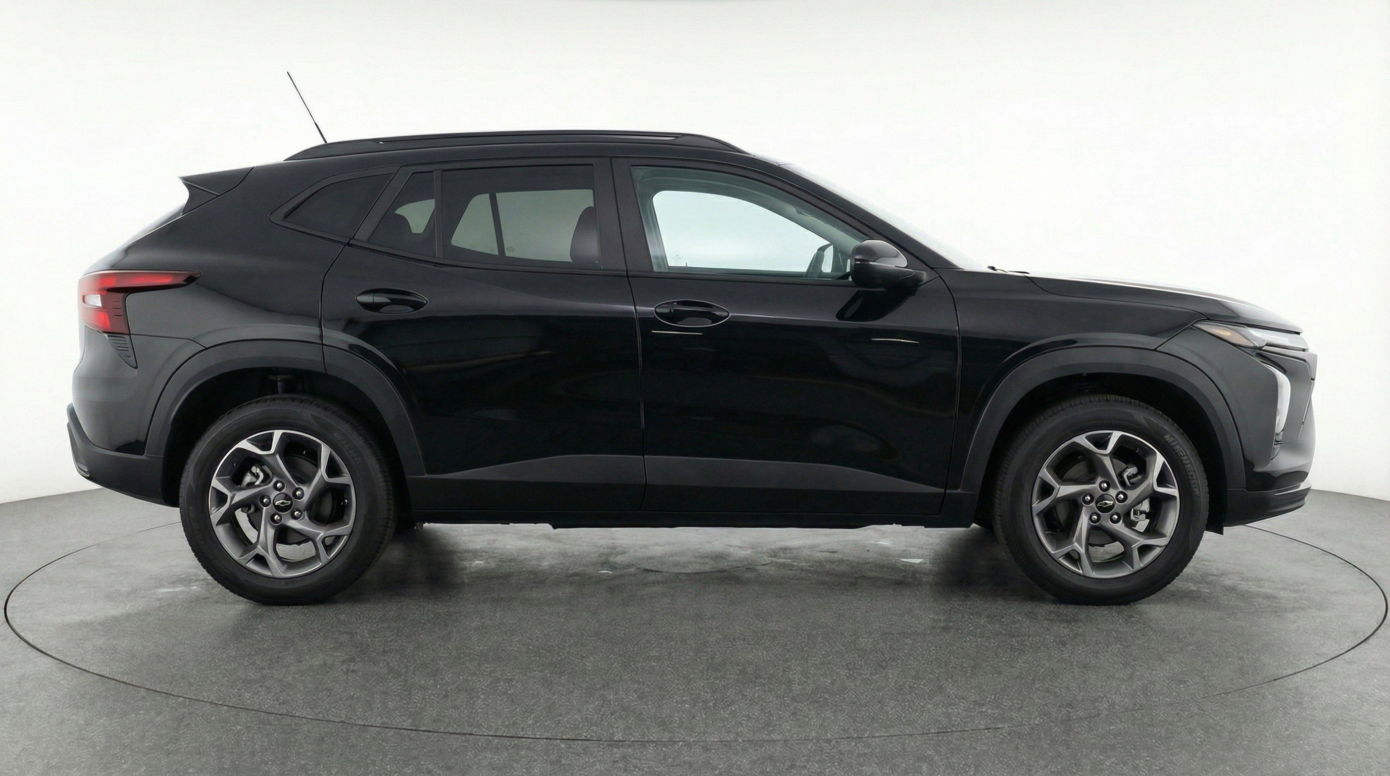 Used 2025 Chevrolet Trax LT image 11