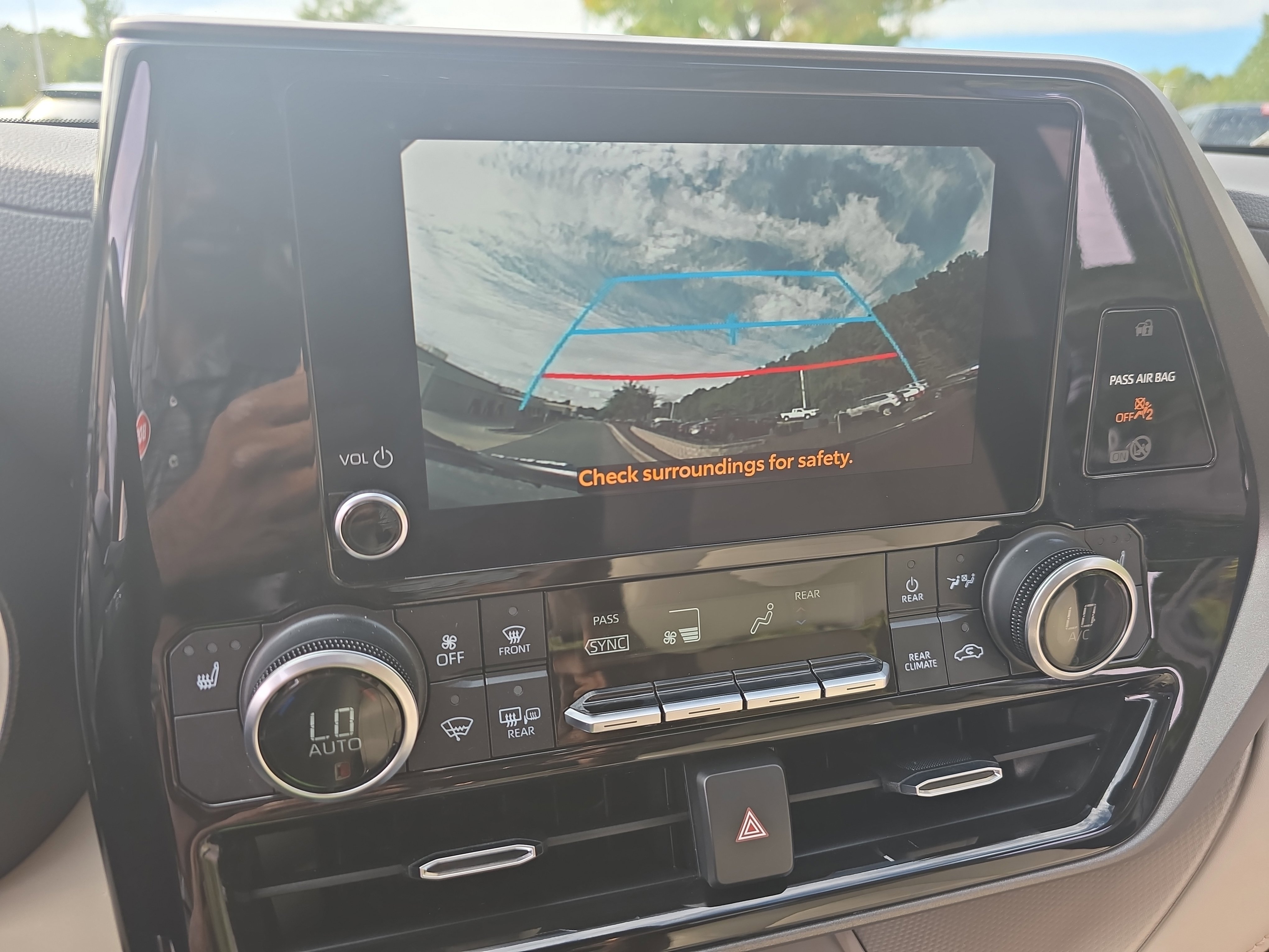 Used 2023 Toyota Highlander XLE image 25