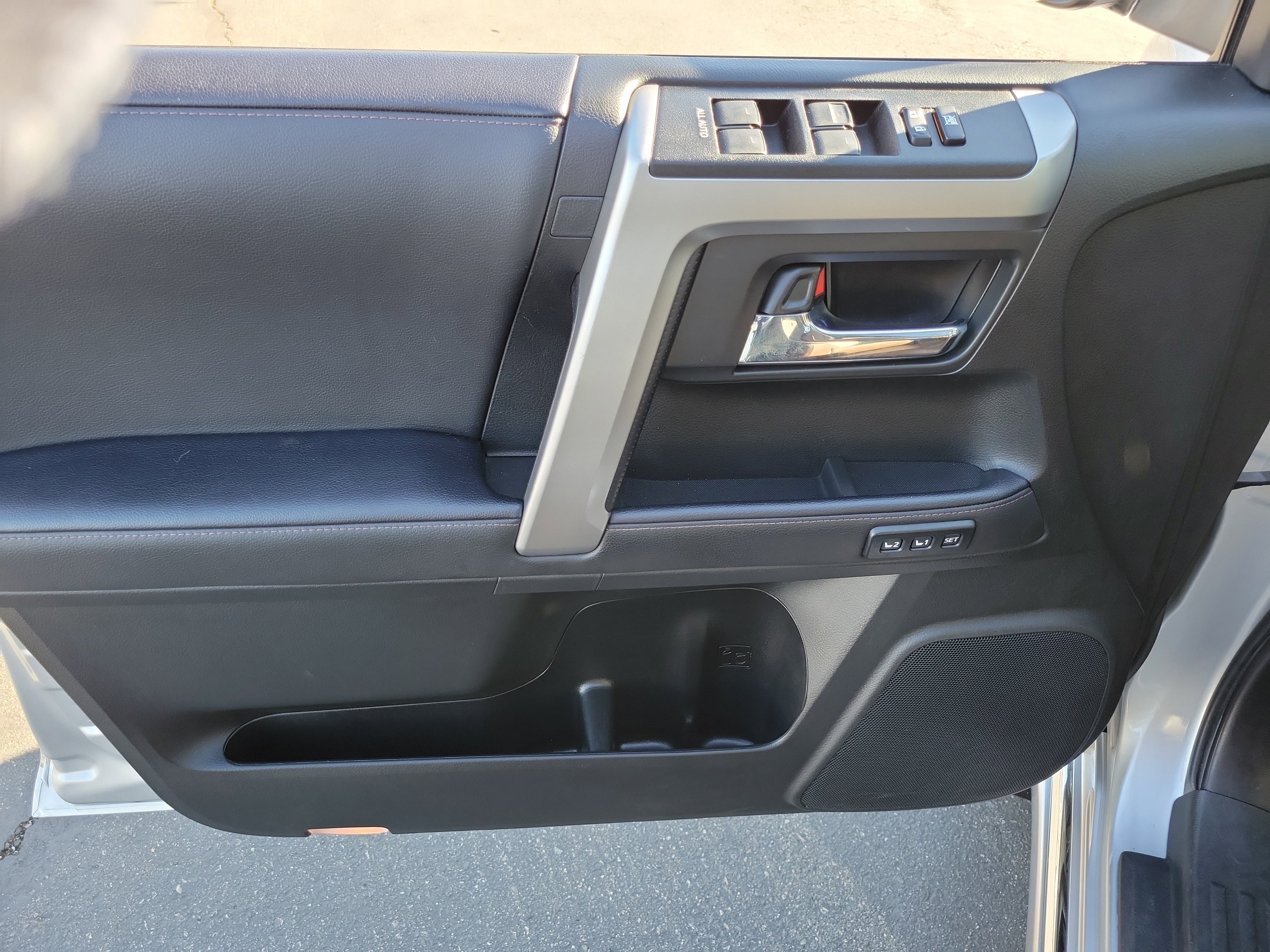 Used 2023 Toyota 4Runner Limited AWD/4WD image 11