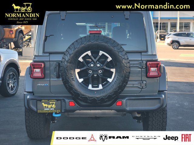 Used 2022 Jeep Wrangler Unlimited Sahara AWD/4WD image 5