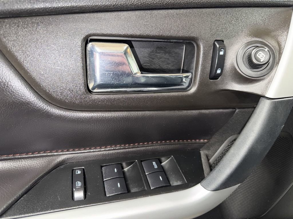 Used 2013 Ford Edge SEL image 15