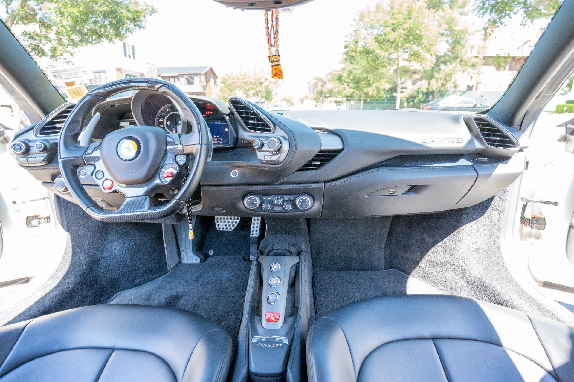 Used 2018 Ferrari 488 GTB RWD image 2