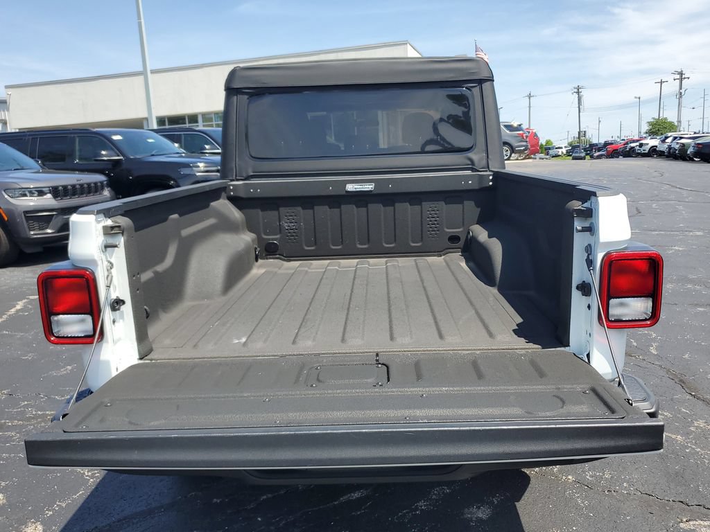Certified 2023 Jeep Gladiator Mojave AWD/4WD image 8