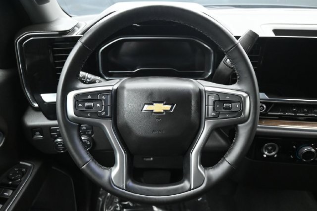 Used 2024 Chevrolet Silverado 1500 LT AWD/4WD image 16