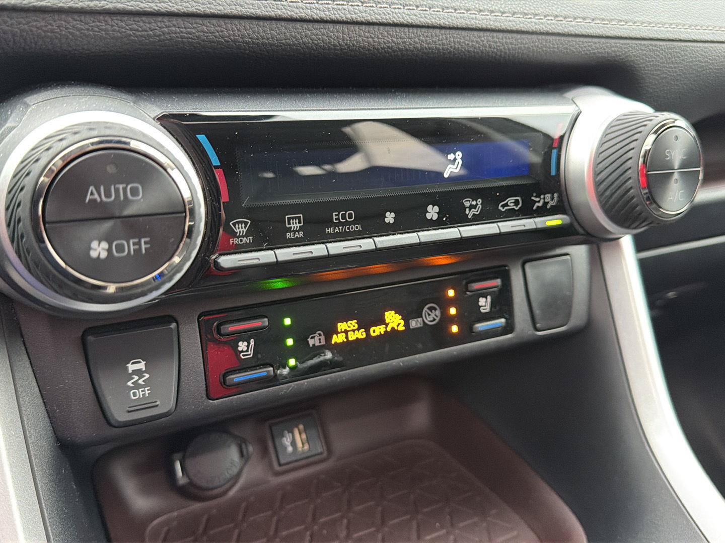 Used 2024 Toyota RAV4 Limited w/ Weather Package AWD/4WD image 13