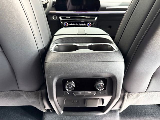 Used 2024 Chevrolet Traverse RS image 24