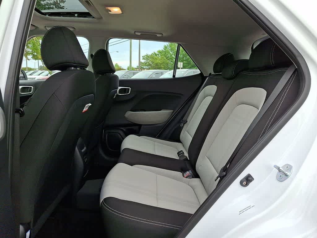 Certified 2025 Hyundai Venue SEL FWD image 9