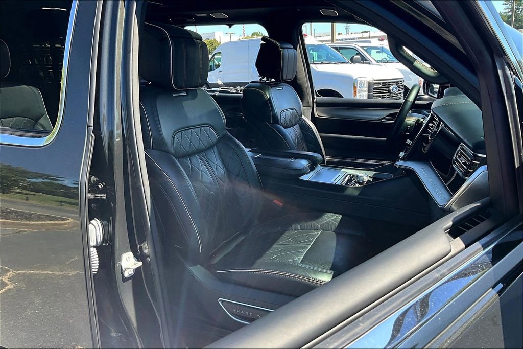 Used 2023 Jeep Grand Wagoneer L Series III image 7