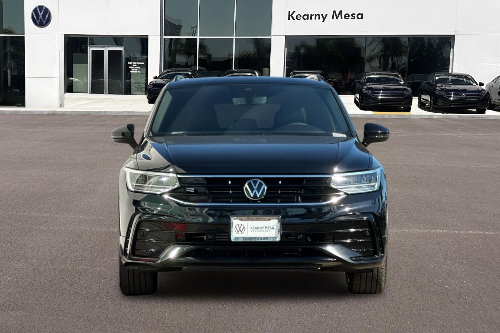 Used 2024 Volkswagen Tiguan SE R-Line FWD image 9