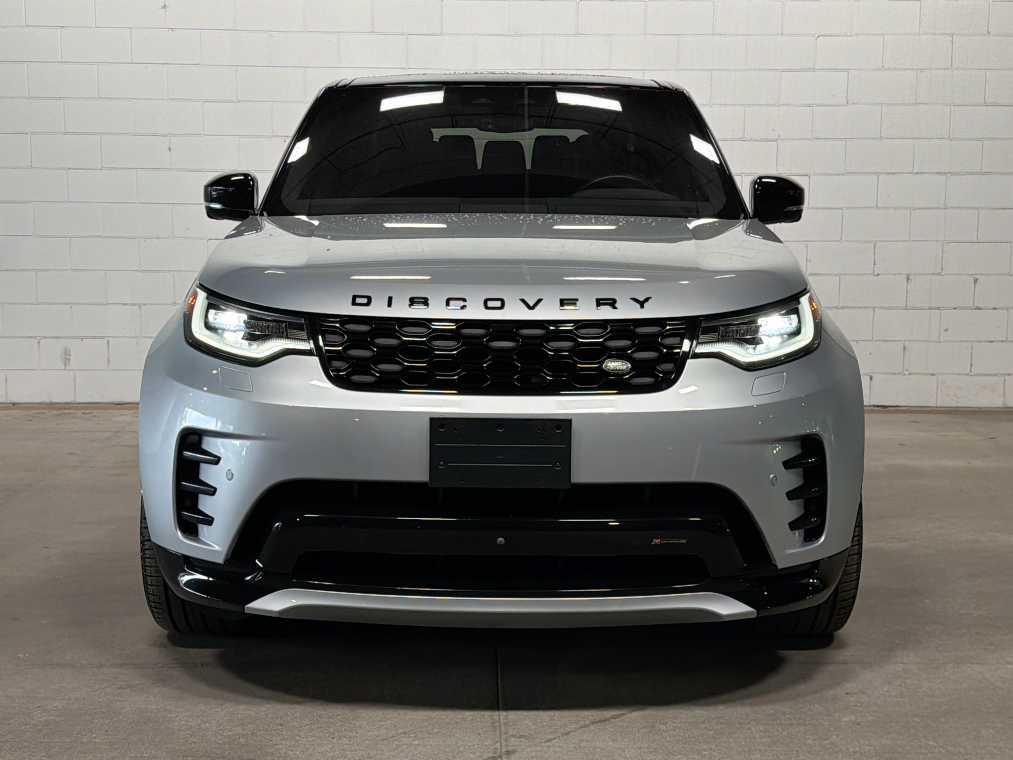 Used 2023 Land Rover Discovery HSE R-Dynamic AWD/4WD image 9