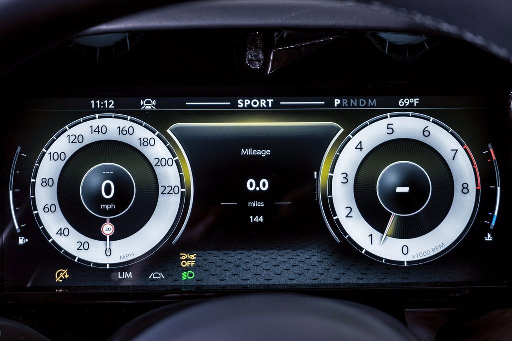 Used 2025 Aston Martin V8 Vantage Coupe image 27