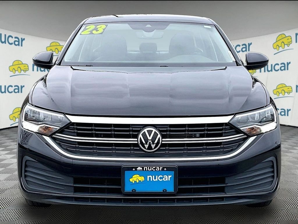 Used 2023 Volkswagen Jetta SE FWD image 2
