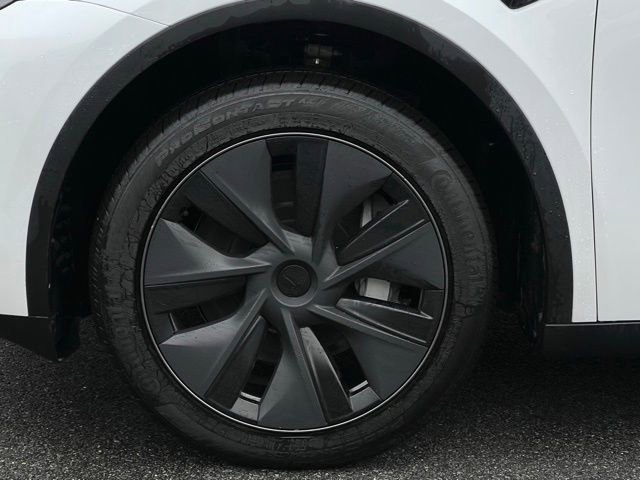 Used 2025 Tesla Model Y Long Range image 13