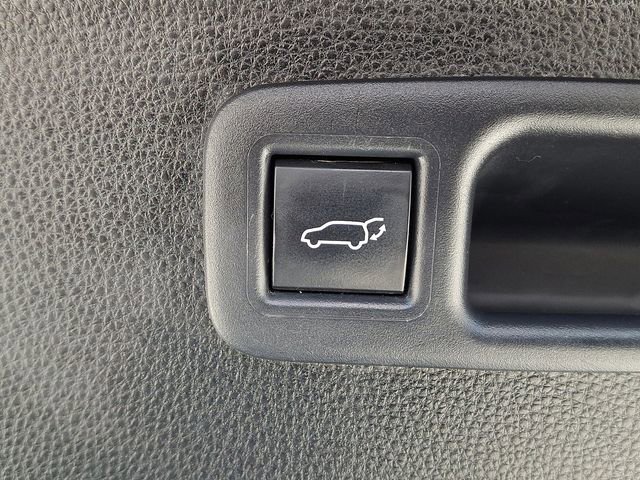 Used 2021 Toyota Highlander XLE AWD/4WD image 31