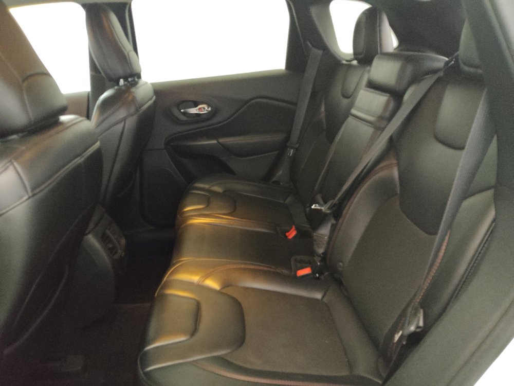 Used 2019 Jeep Cherokee Trailhawk AWD/4WD image 18