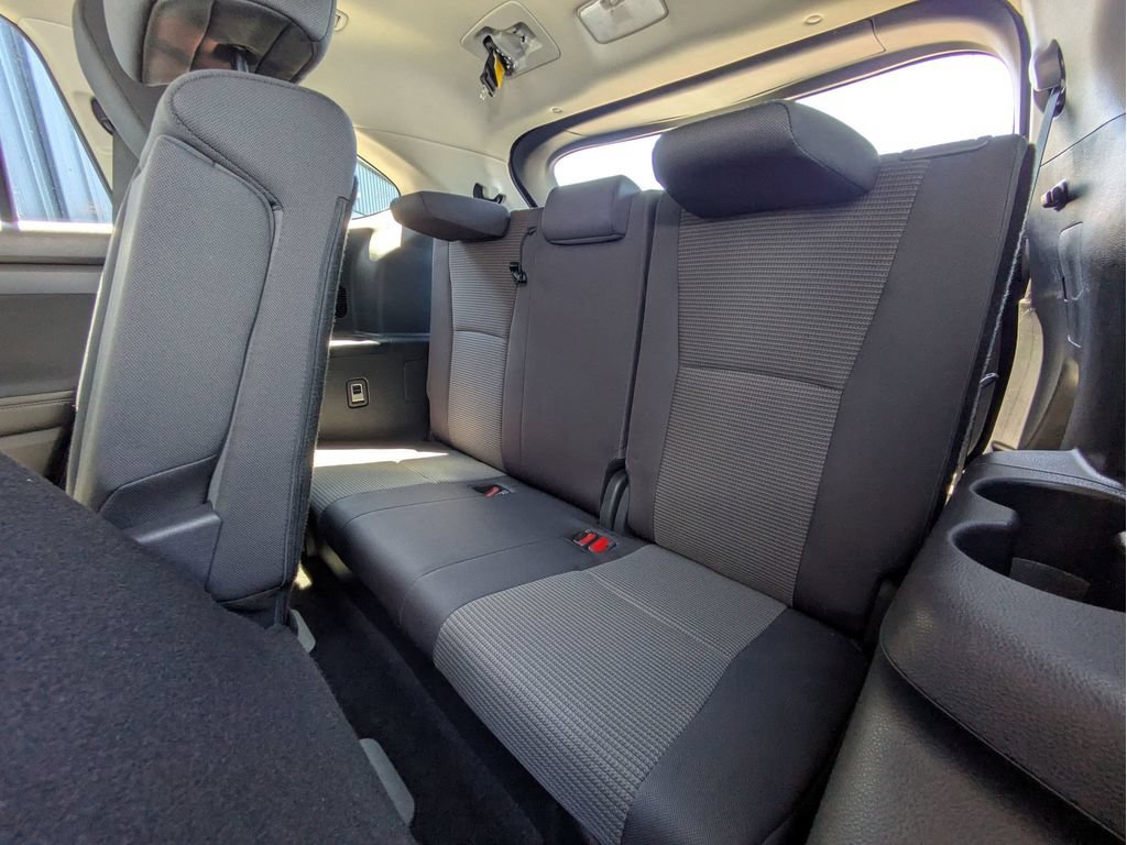 Used 2025 Toyota Highlander LE FWD image 27