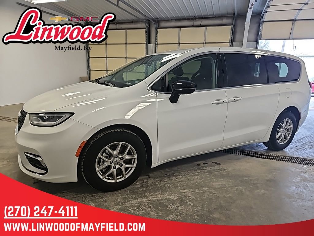 Used 2024 Chrysler Pacifica Touring-L FWD image 5