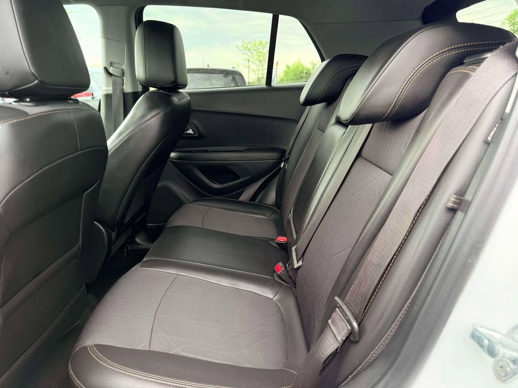 Used 2019 Chevrolet Trax LT w/ Sun & Sound Package FWD image 10