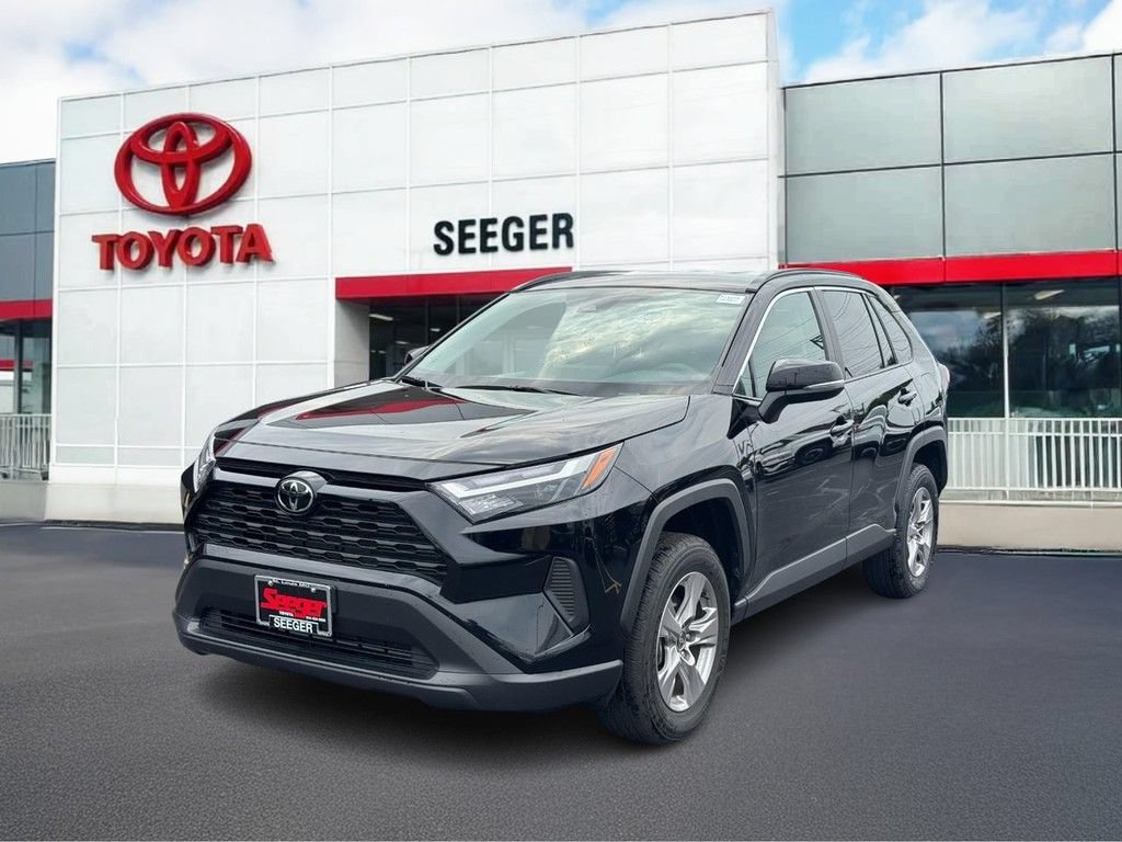 Used 2025 Toyota RAV4 XLE AWD/4WD image 11