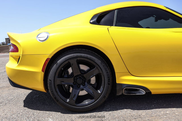 Used 2014 SRT Viper SRT-10 w/ Grand Touring Package RWD image 10