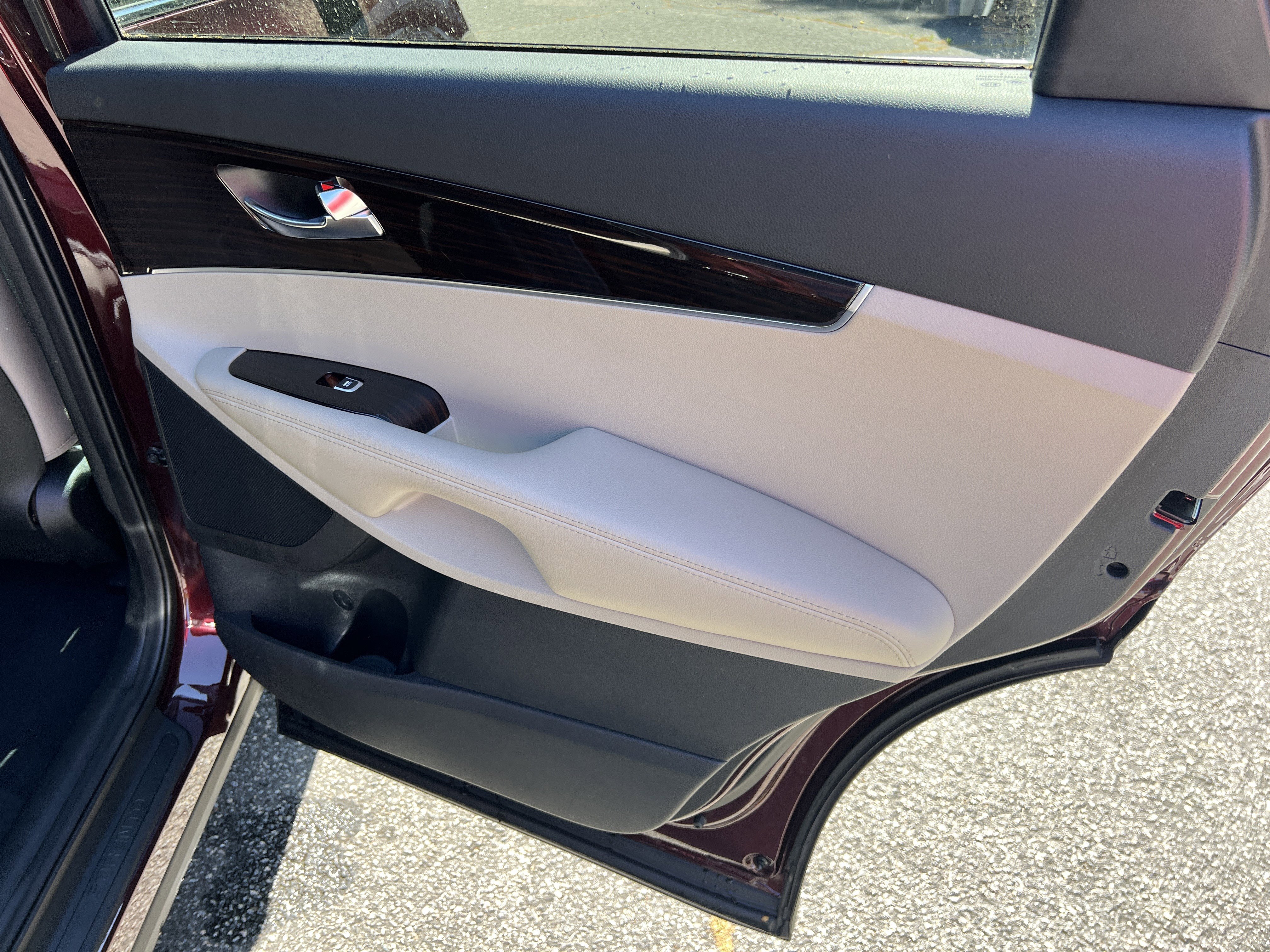 Used 2019 Kia Sorento FWD image 16