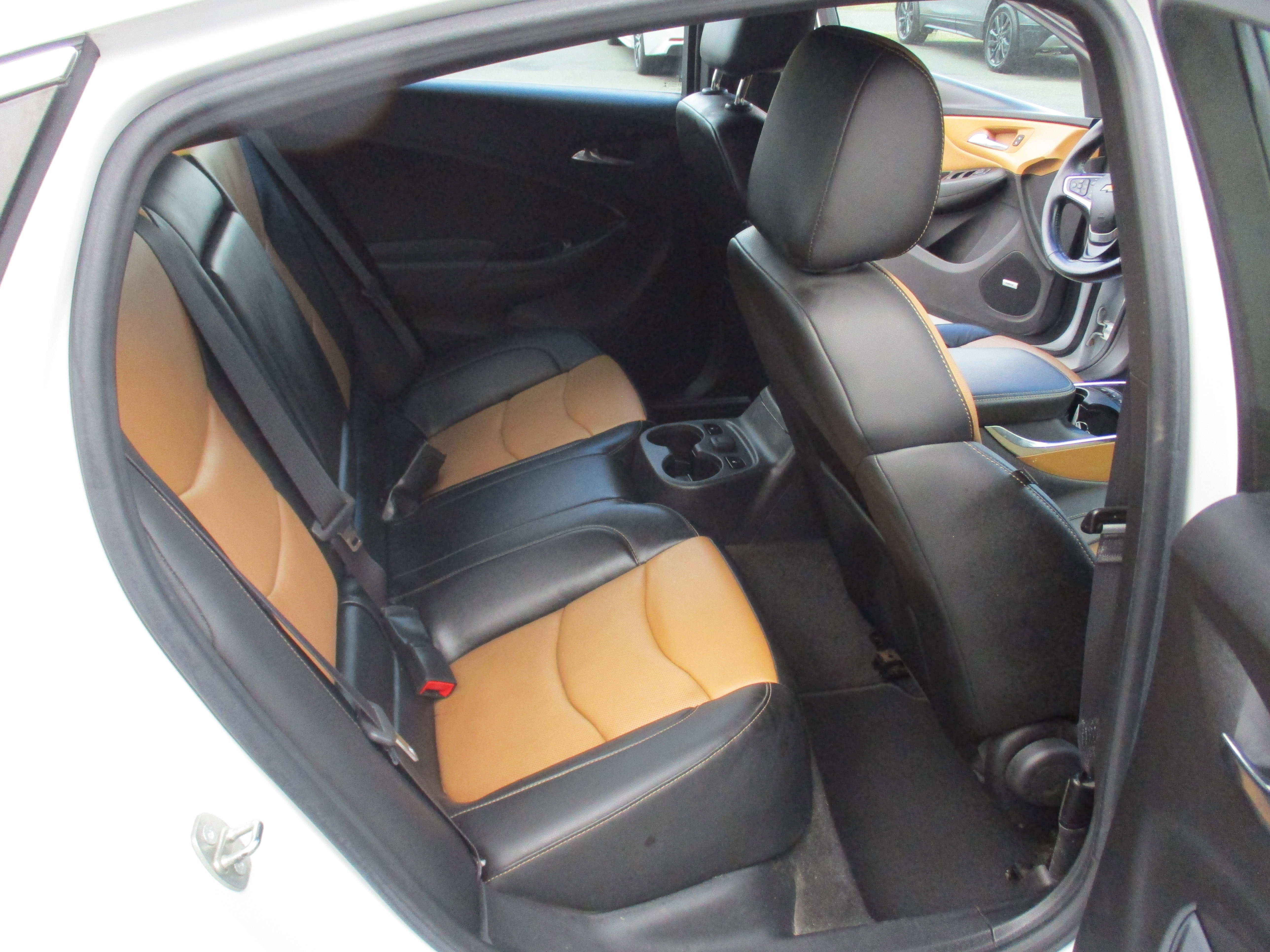 Used 2016 Chevrolet Volt Premier w/ Driver Confidence Package FWD image 13