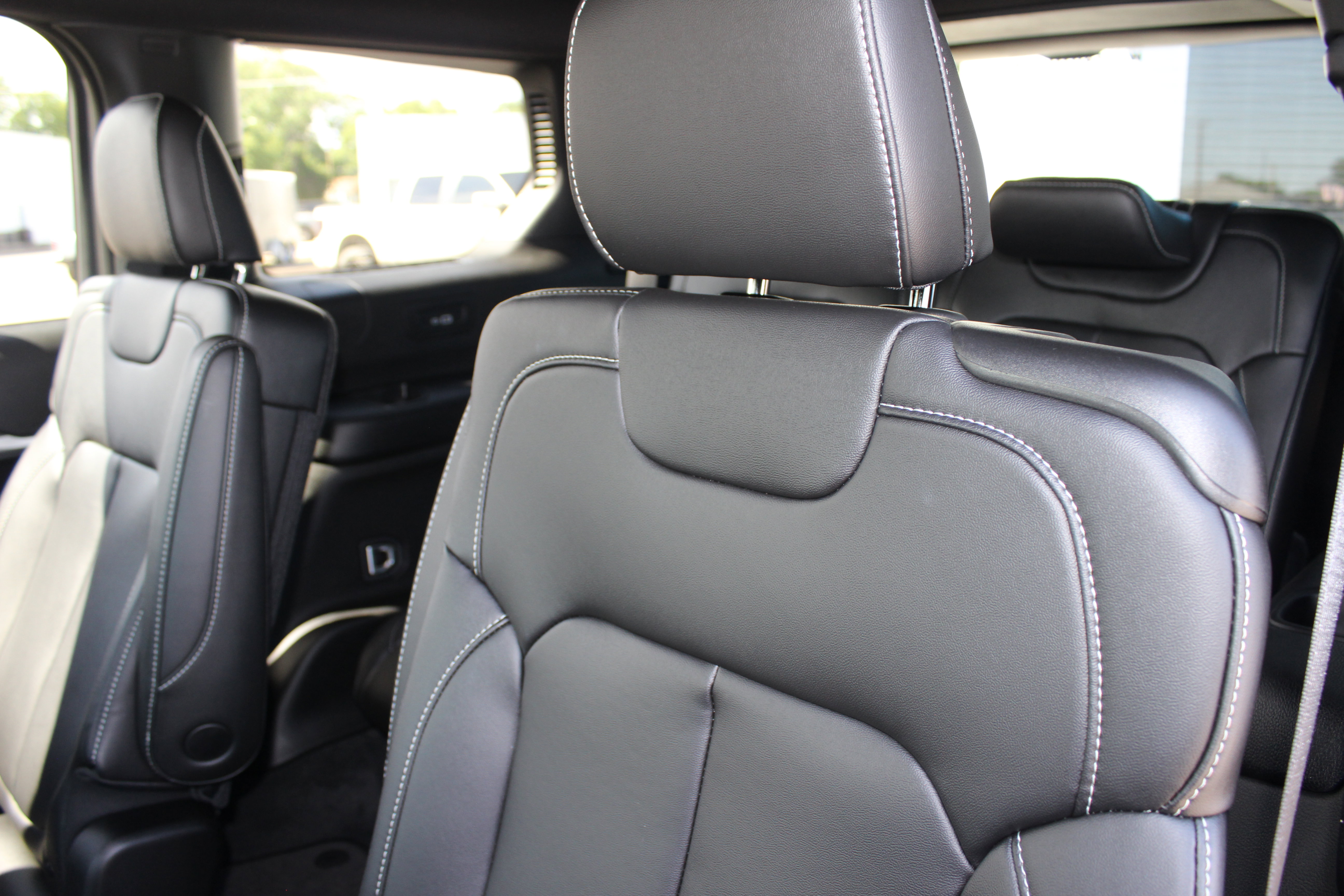 New 2025 Jeep Grand Cherokee L Limited w/ Black Appearance Package image 14