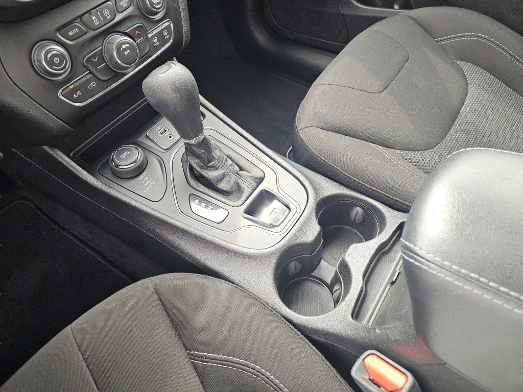 Used 2021 Jeep Cherokee Latitude image 30