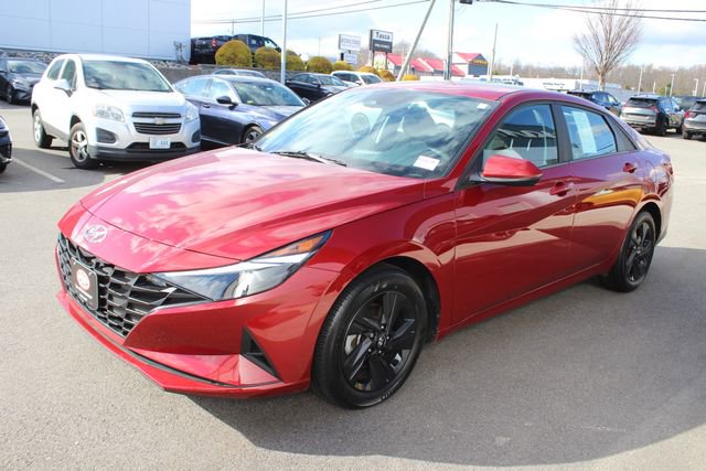 Used 2023 Hyundai Elantra SEL FWD image 2