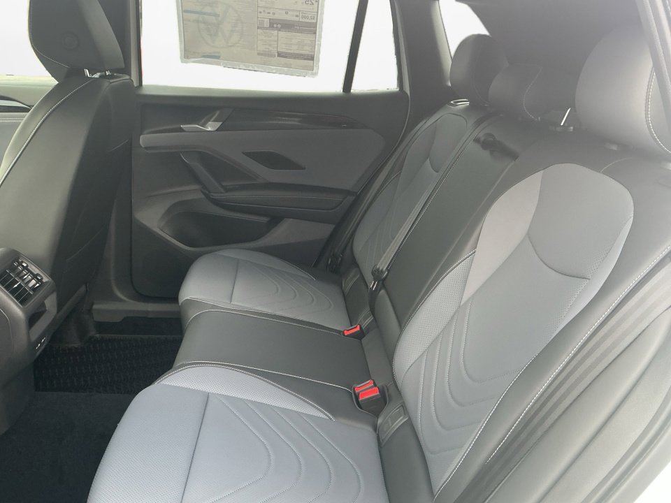 New 2026 Volkswagen Tiguan SE R-Line AWD/4WD image 13