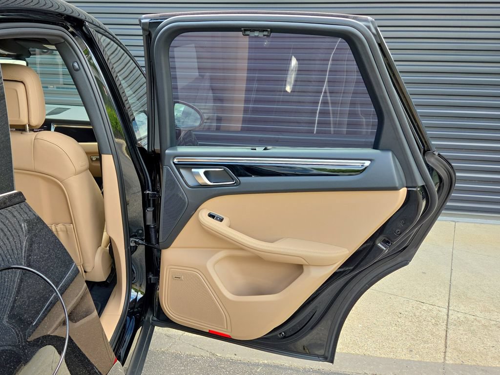 Certified 2026 Porsche Macan AWD/4WD image 22