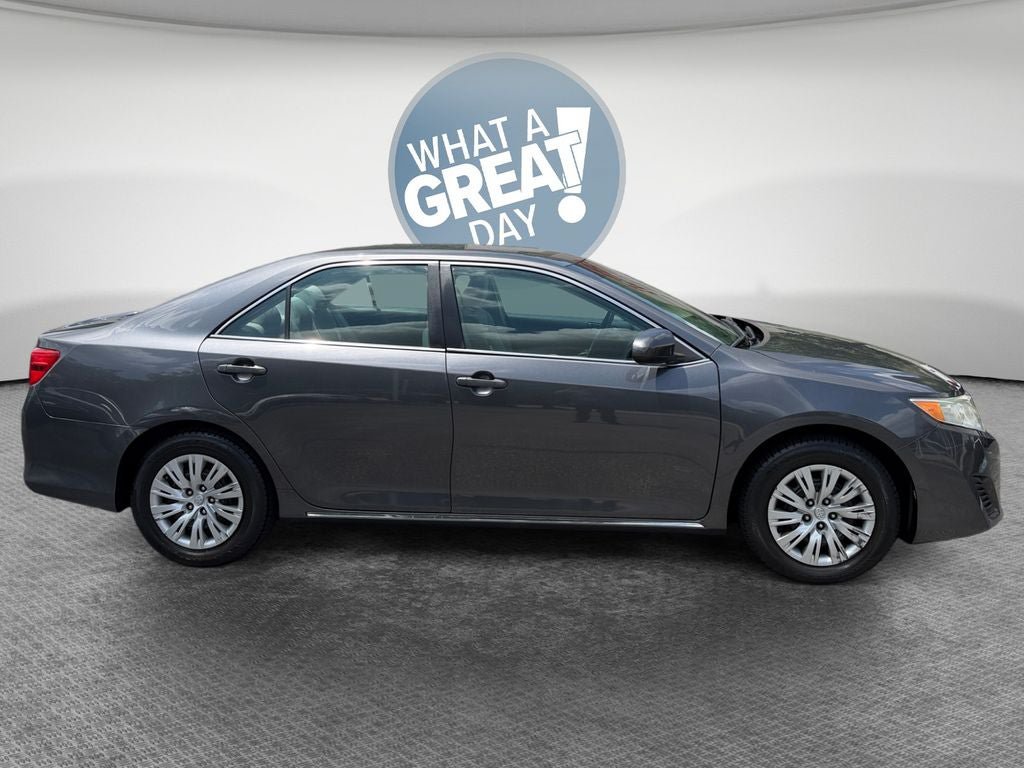 Used 2013 Toyota Camry LE FWD image 2