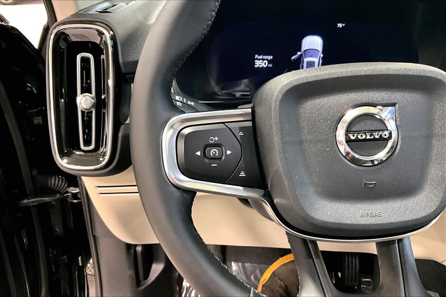 Used 2024 Volvo XC40 B5 Plus w/ Protection Package Premier AWD/4WD image 23