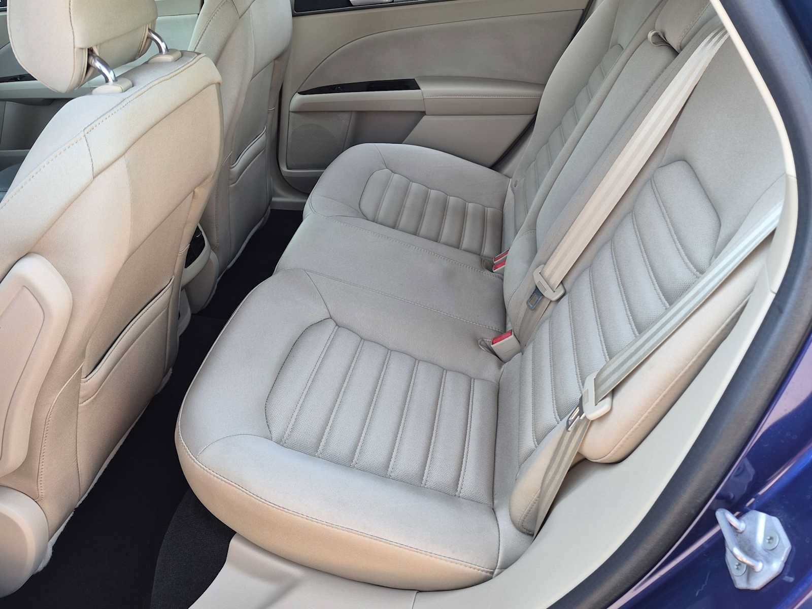 Used 2014 Ford Fusion SE FWD image 19