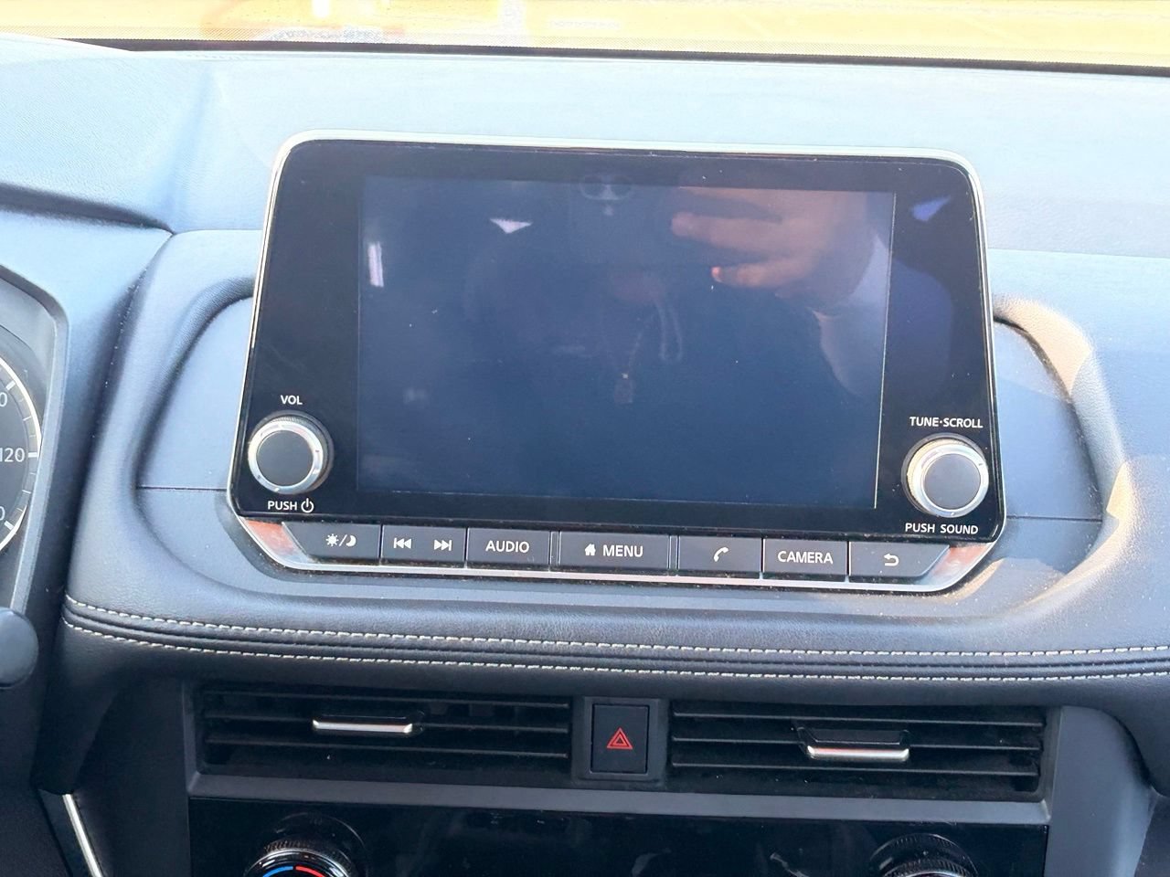 Certified 2025 Nissan Rogue SV AWD/4WD image 30