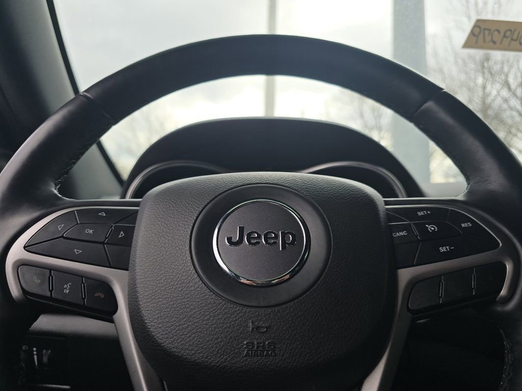 Used 2022 Jeep Grand Cherokee Laredo X image 26