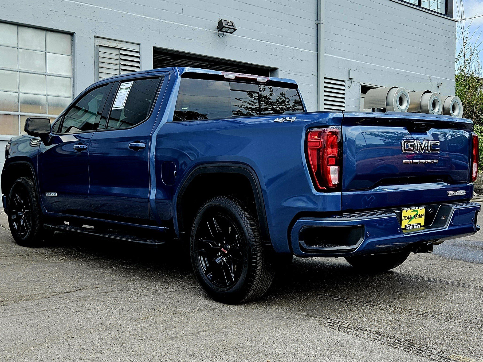 Used 2024 GMC Sierra 1500 Elevation w/ Elevation Premium Package AWD/4WD image 4