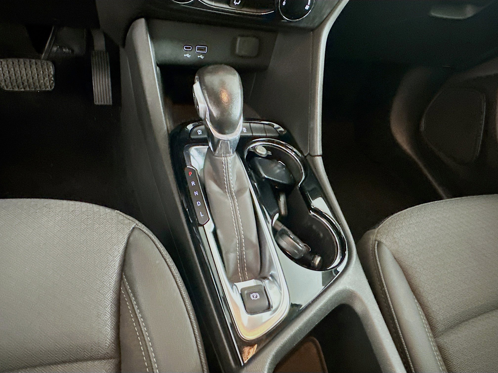 Used 2024 Buick Encore GX Preferred FWD image 24