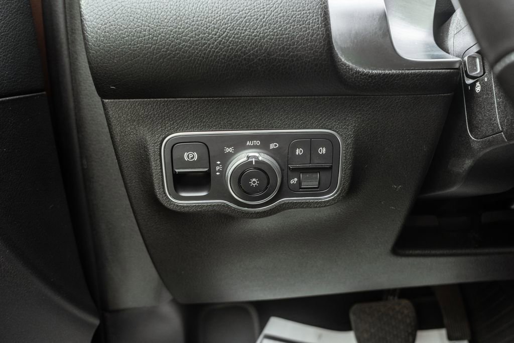 Used 2021 Mercedes-Benz GLB 250 GLB 250 image 16