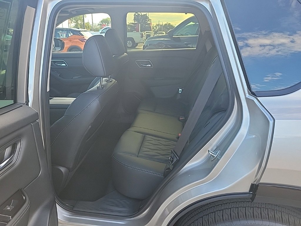 New 2026 Nissan Rogue Platinum image 12